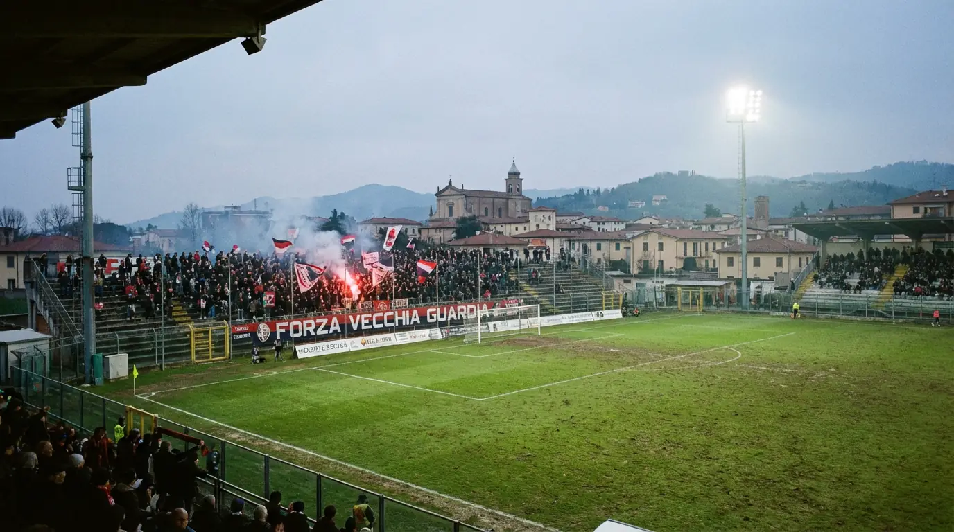 Stadio italiano di provincia durante una partita di Serie B con tifosi sulle tribune